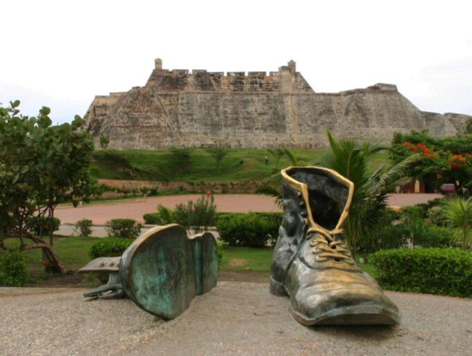 Cartagena: BILINGUAL CITYTOUR + SAN FELIPE CASTLE & Old City - Exploration of Old Town and Walled City