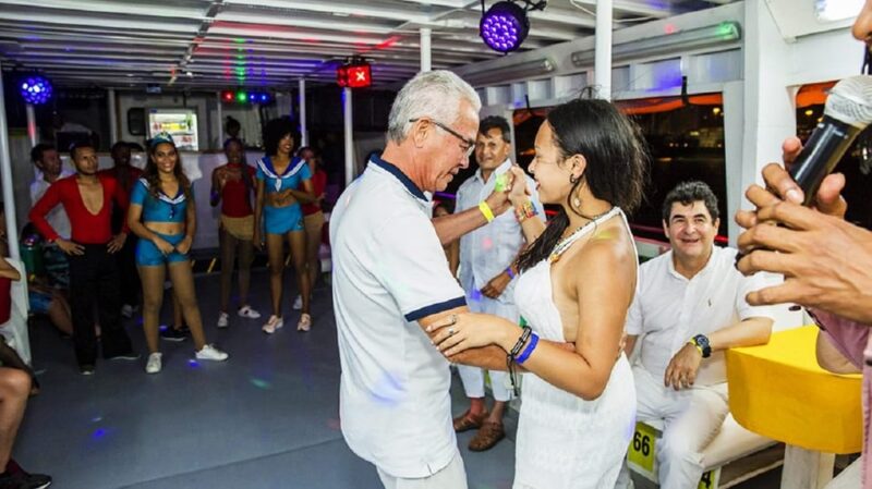 Cartagena: Buffet & Party Night,Cocktails Sailing in the Bay - Key Points
