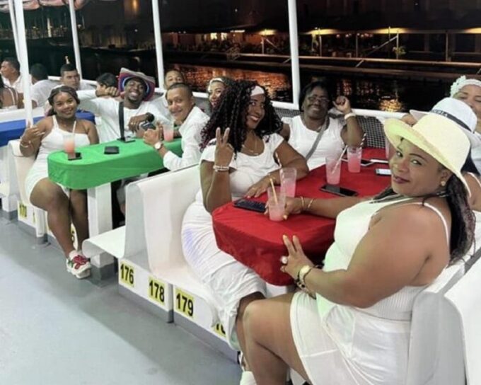 Cartagena: Buffet & Party Night,Cocktails Sailing in the Bay - Tour Includes
