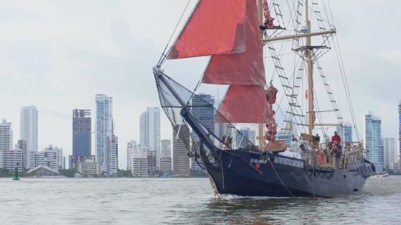 Cartagena, Co: Sunset Skyline Pirate Boat Tour With Open Bar - Key Points