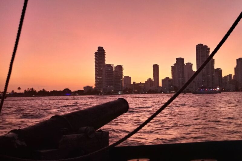 Cartagena, Co: Sunset Skyline Pirate Boat Tour With Open Bar - Experience Highlights