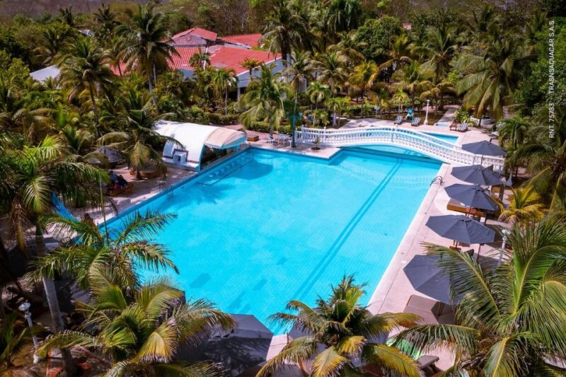 Cartagena: Cocoliso Island Day Tour With All Inclusive - Lunch and Beverage Options