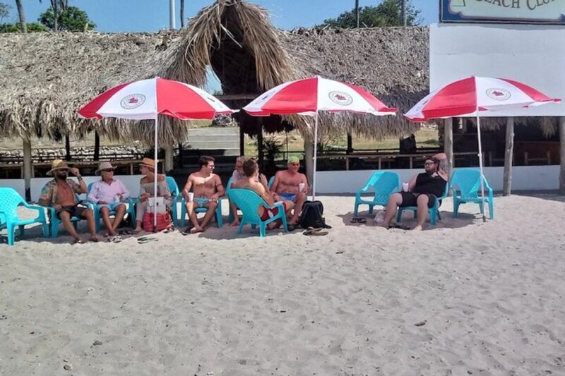 Cartagena, Colombia: Playa Blanca Pirate Adventure - Dining and Refreshments