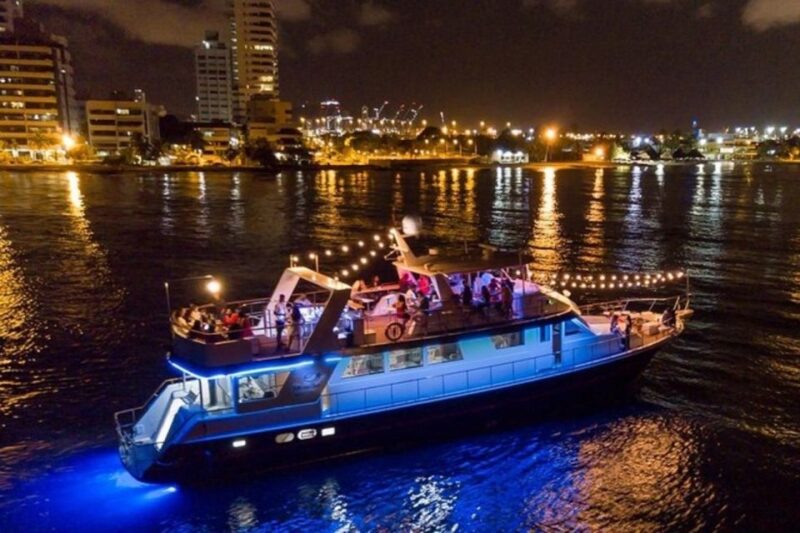 Cartagena: Cruise by the Bay With Dinner and Wine - Key Points