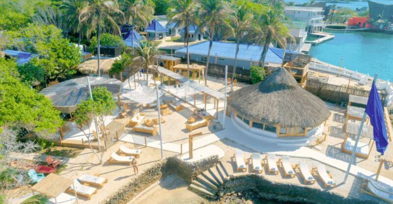 Cartagena: Day Pass Mangata Luxury Beach With Lunch and Dj - Beach Club Experience
