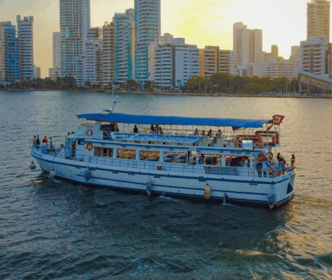 Cartagena: Dinner on a Boat While You Sail Through the Bay - Additional Information and Tips