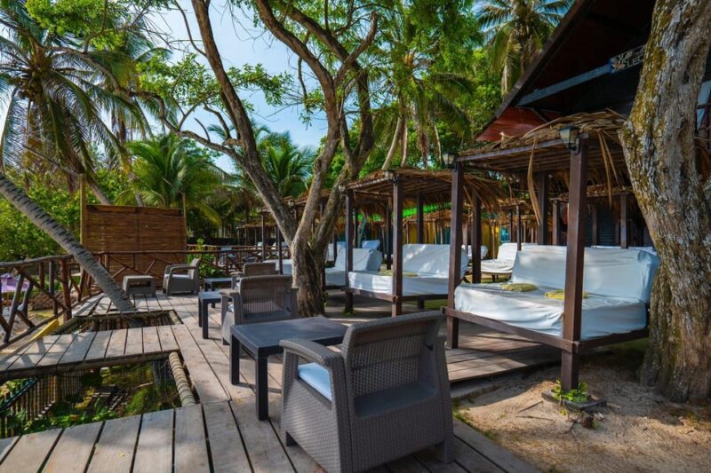 Cartagena: Excursion in Beach Club Area House+Open Bar+Lunch - Meeting Point and Age Restriction