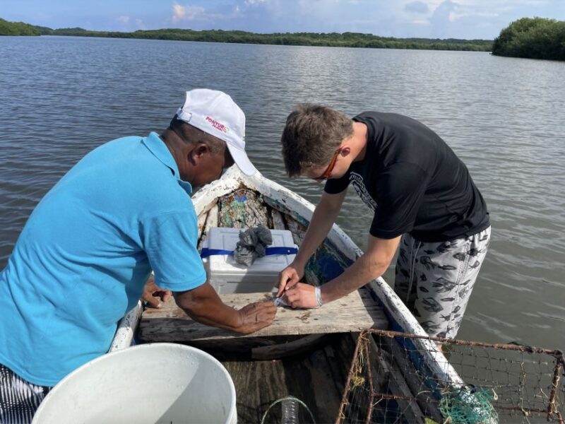 Cartagena Fishing, Crabbing, Birdwatching Experience + Lunch - Guided Tour Details