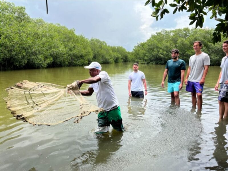 Cartagena Fishing, Crabbing, Birdwatching Experience + Lunch - Languages and Group Type