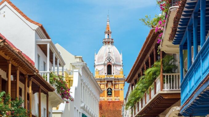 CARTAGENA: FULL CITY TOUR & LUNCH AT BOURDAIN FAVORITE SPOT - Explore Cartagenas Vibrant City