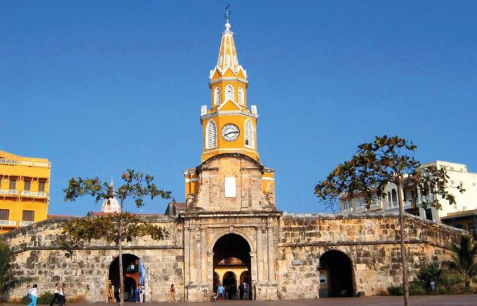 CARTAGENA: FULL CITY TOUR & LUNCH AT BOURDAIN FAVORITE SPOT - Booking Information