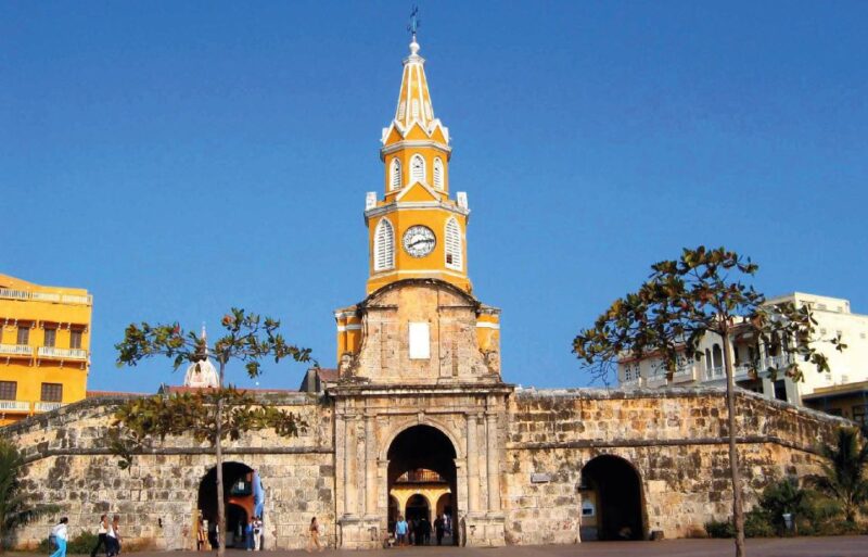CARTAGENA: FULL CITY TOUR & LUNCH AT BOURDAIN FAVORITE SPOT - Bazurto Market