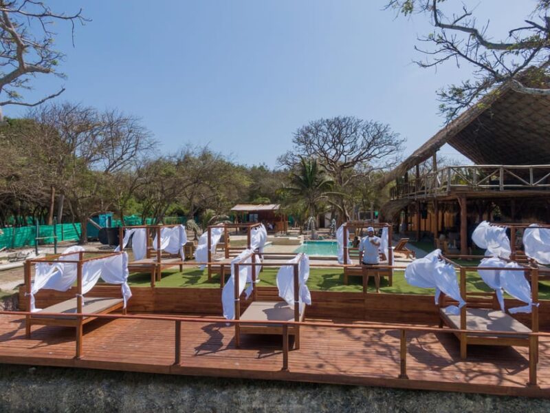 Cartagena: Full Day of Relaxation at a Beach Club + Lunch - Beach Club Amenities