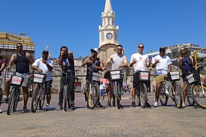 Cartagena: Historical, Cultural and Graffiti Bike Tour - Admiring Vibrant Graffiti Murals