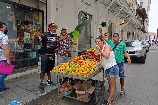Cartagena: Historical, Cultural and Graffiti Bike Tour - Navigating the Charming Old Town