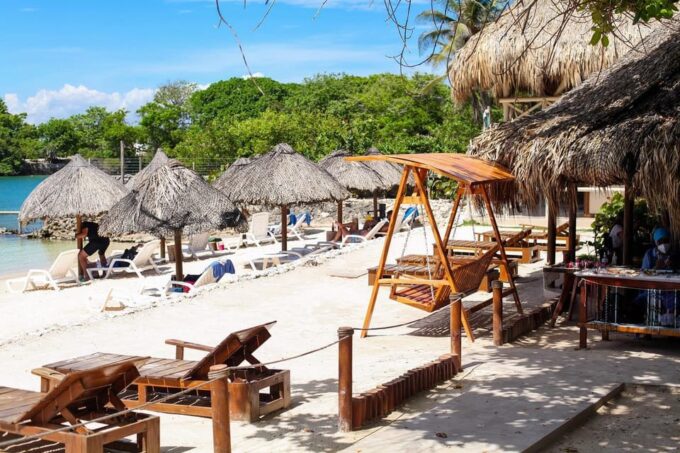Cartagena: Island of the Sun, Lunch, Swimming Pool, and Children's Area - Rosario Islands and Natural Park