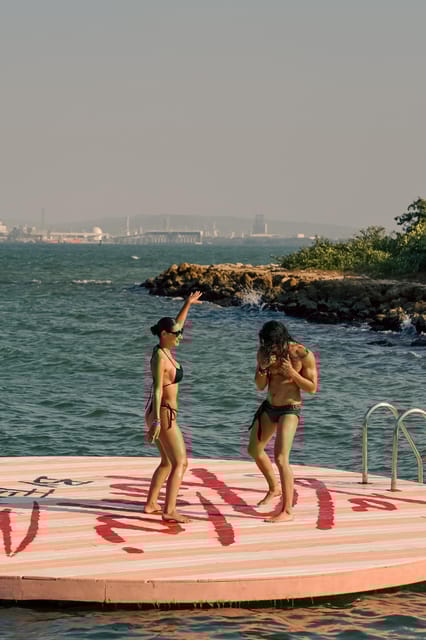 Cartagena: La Punta Beach Club Day Pass (Lunch Included) - Entertainment and Atmosphere