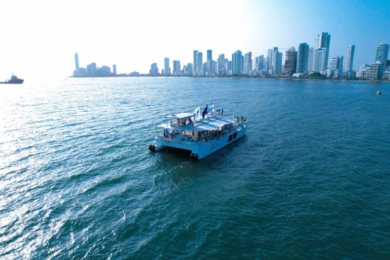 Cartagena: Luxury Sunset Bay Tour in Catamaran With Open Bar - Inclusions