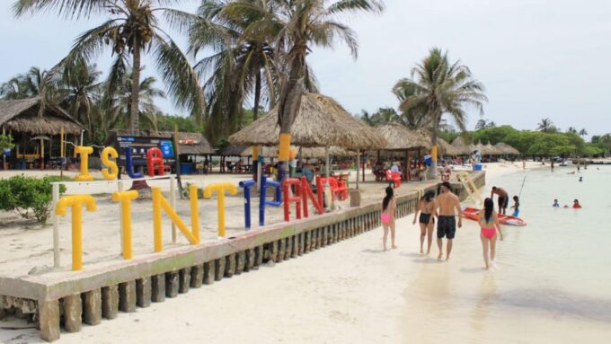 Cartagena: Mucura and Santa Cruz Islands Tour Spectacular - Island Destinations