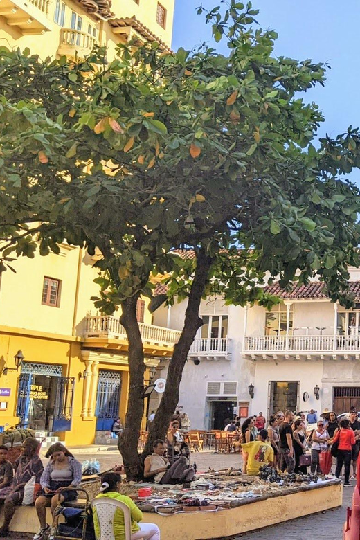 Cartagena: Old Town Highlights Self-guided Tour - Tour Features
