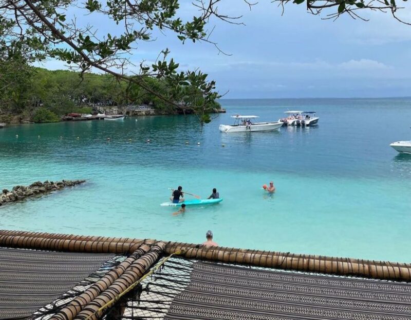 Cartagena: PAUE Beach Club All-Inclusive Day-Trip - Dining and Refreshments