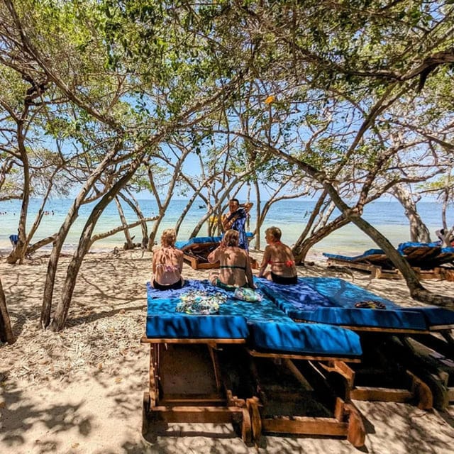 Cartagena: PRIVATE ISLAND in Rosario Islands BUFFET LUNCH - Speedboat Transportation