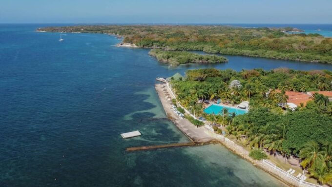 Cartagena: PRIVATE ISLAND in ROSARIO ISLANDS With OPEN BAR - Tour Highlights