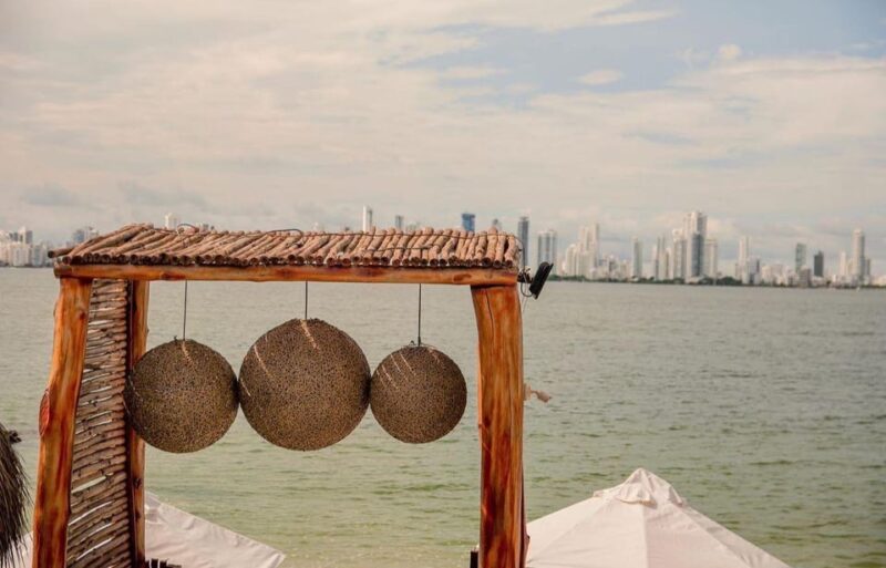 Cartagena: Private Island in Tierra Bomba + Typical Lunch - Key Points