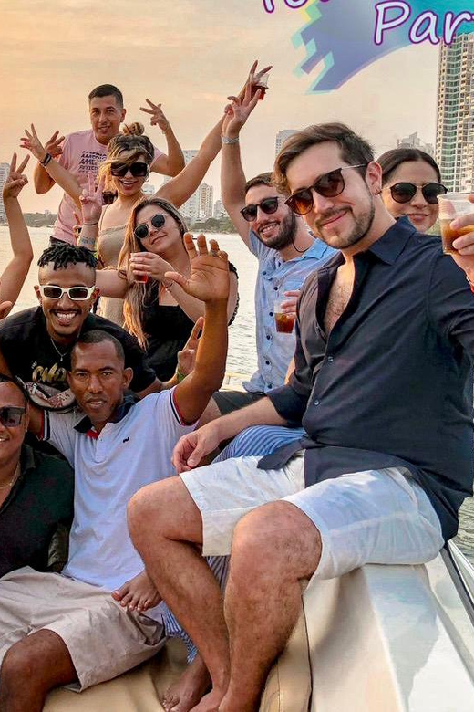 Cartagena: Private Sunset and Night Boat Tour - Onboard Amenities
