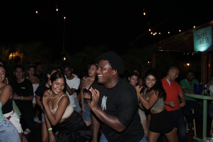 Cartagena: Pub Crawl With Dancing Lessons and Free Shots - Salsa and Champeta Dance Lessons