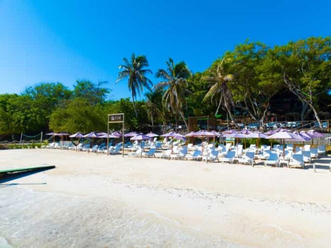 Cartagena: Rosario Island Beach Club Day Trip and OPEN BAR - Dining and Drinks