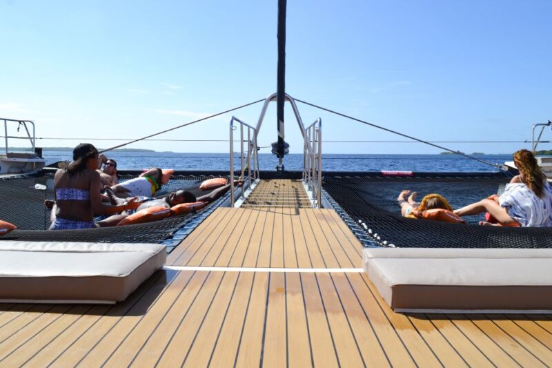 Cartagena: Rosario Islands Catamaran With Lunch and Snorkel - Onboard Dining and Beverages