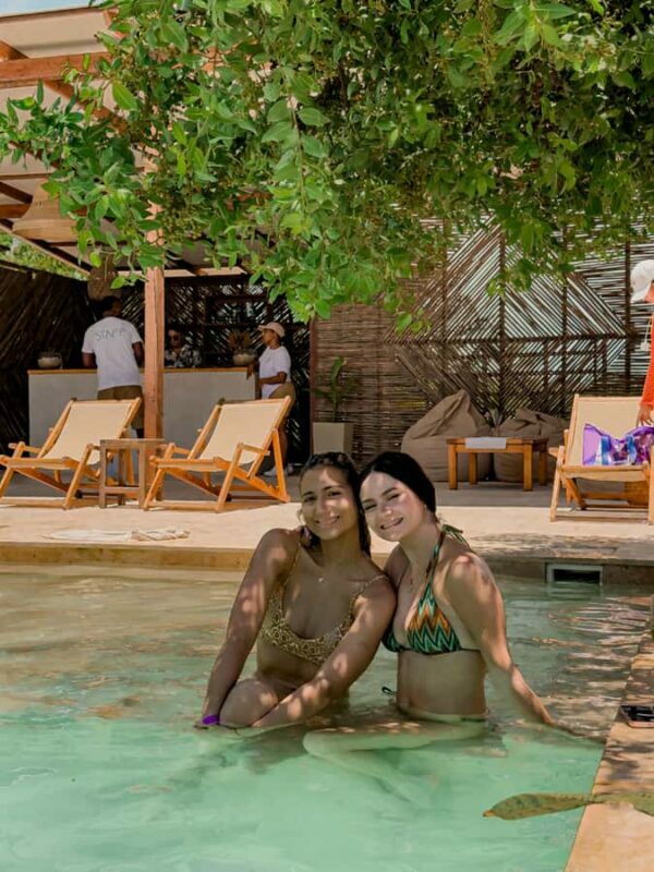 Cartagena: Rosario Islands Day Tour with Snorkel & Lunch - Guides and Group Dynamics – Making or Breaking the Day