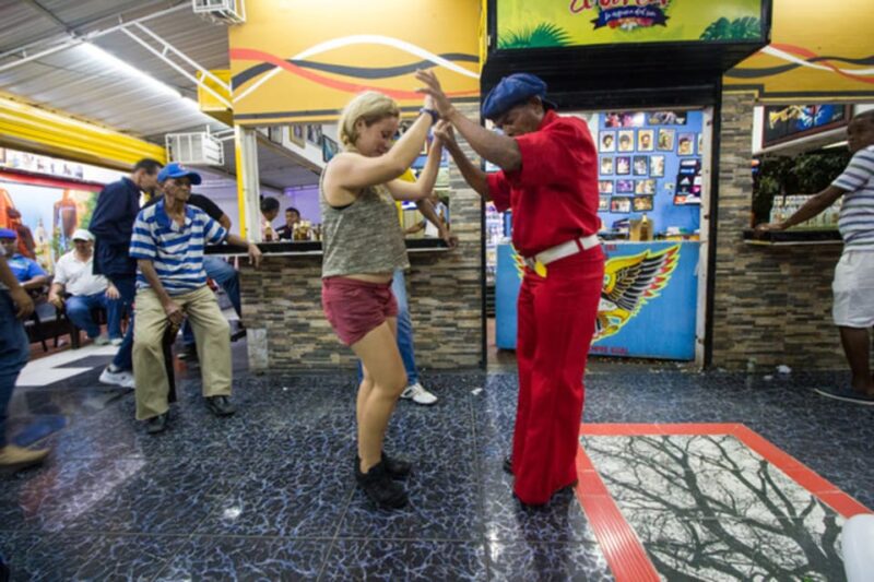 Cartagena: Salsa Bar-Hopping Night Tour - Salsa History Insights