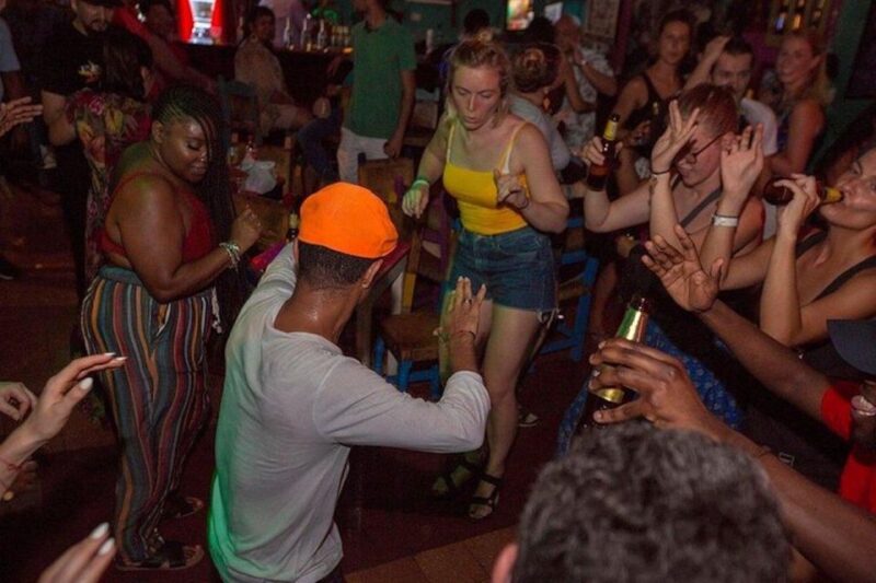 Cartagena: Salsa Dancing Tour at Famous Local Bars - Customer Reviews
