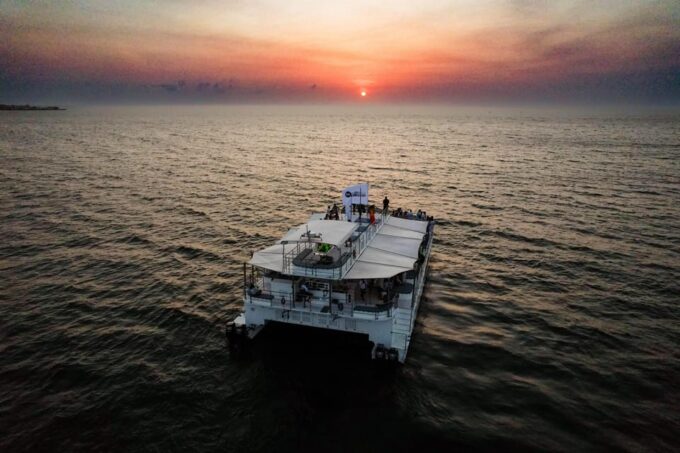 Cartagena: Shiny Catamaran - Nightplan in the Bay! - All-Inclusive Cruise Plan