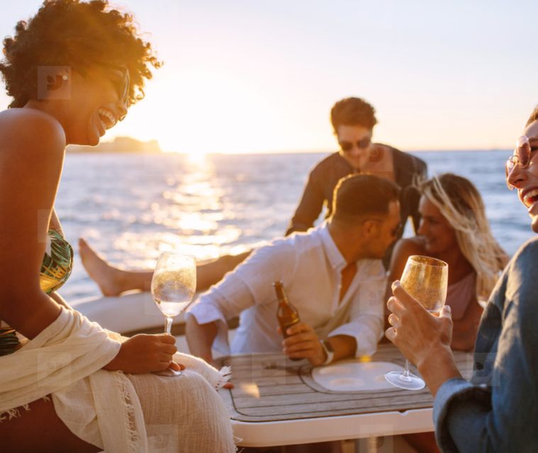 Cartagena: Speedboat Sunset Party Cruise With Drinks - Key Points