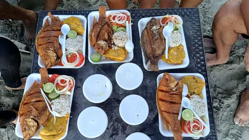 Cartagena: SUN Tent, CHAIRS on Castillogrande Beach + LUNCH - Key Points