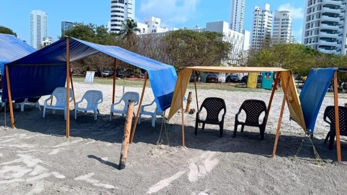 Cartagena: SUN Tent, CHAIRS on Castillogrande Beach + LUNCH - Group Size and Suitability