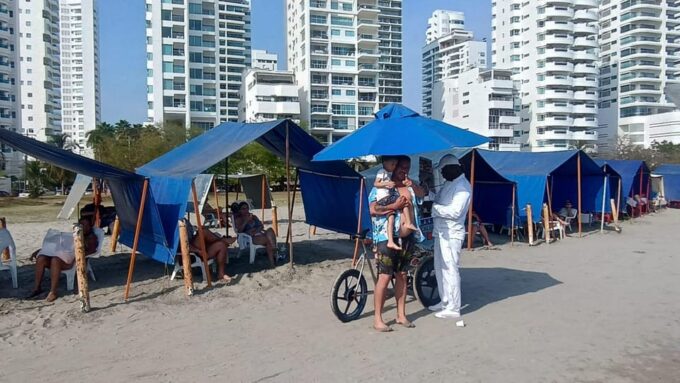 Cartagena: SUN Tent, CHAIRS on Castillogrande Beach + LUNCH - Included Amenities and Lunch
