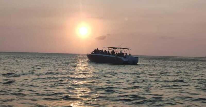 Cartagena: Sunset Boat Plan With 3 Hours Open Bar From 5-8pm! - Inclusions and Amenities