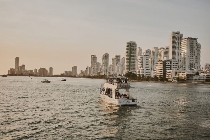 Cartagena: Sunset Cruise With Open Bar - Customer Reviews Highlights
