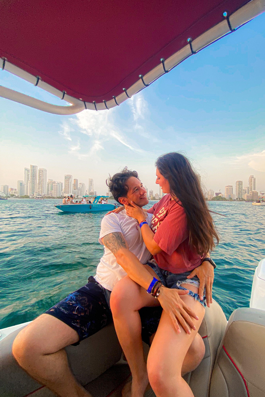 Cartagena: Sunset in Boat in the Bay With Music and Liquor - Tour Duration