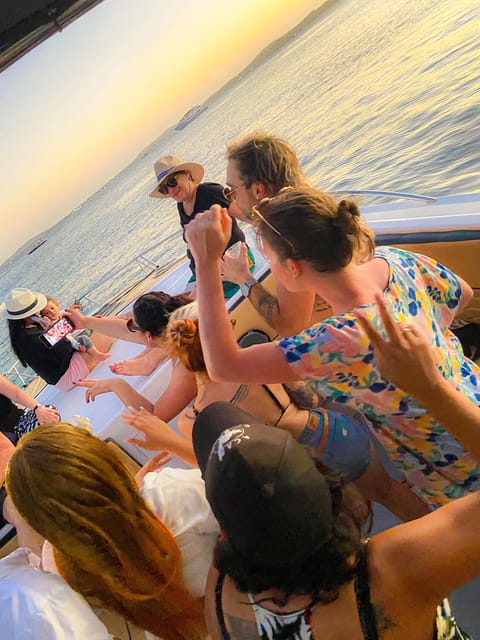 Cartagena: Sunset in Boat in the Bay With Music and Liquor - Included Activities