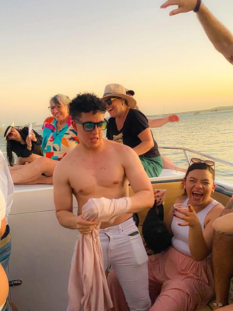 Cartagena: Sunset in Boat in the Bay With Music and Liquor - Inclusions