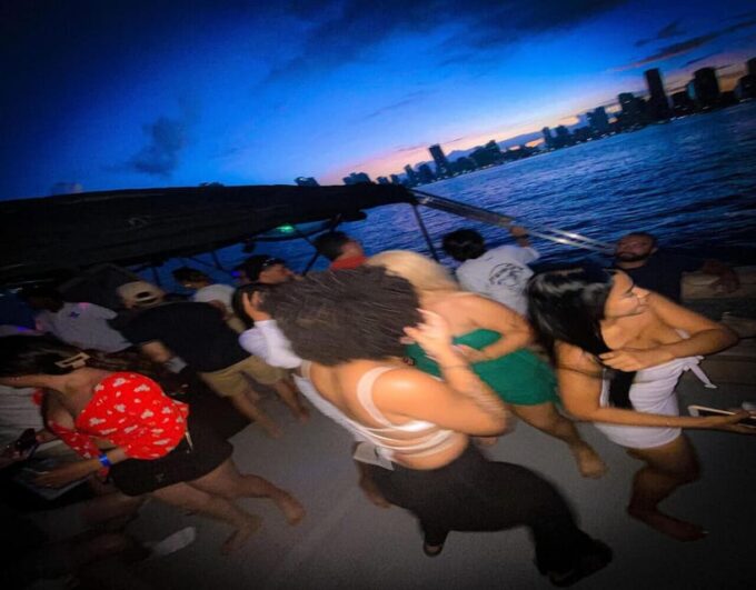 Cartagena: Sunset or Night Plan on the Bay With Open Bar! - Boat Selection