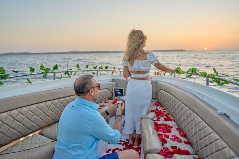 Cartagena: Sunset Tour La Romantica Up To 2 People - Stunning Cartagena Skyline