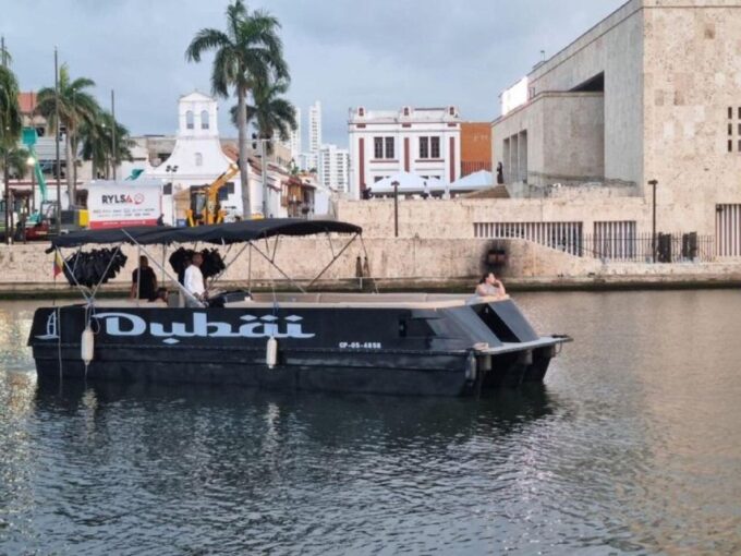 Cartagena: Sunsetplan on Yacht With Open Bar and DJ on Board - Health and Safety Restrictions