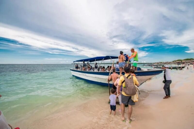 Cartagena: Traditional Tour to Playa Blanca by Bus - Key Points