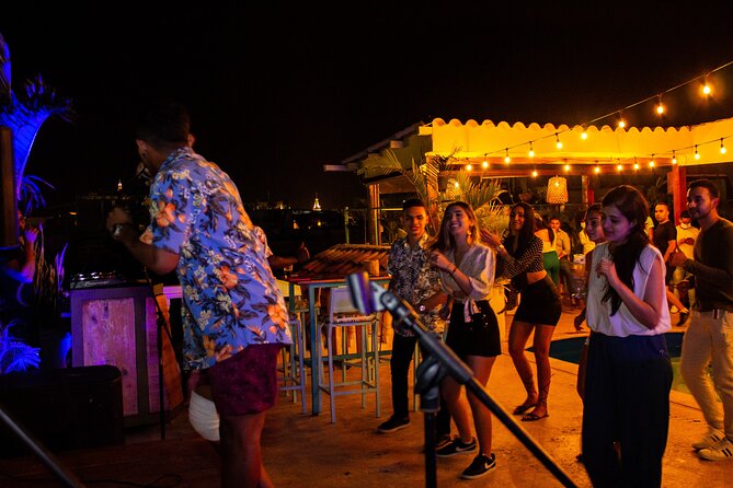 Cartagenas Best Pub Crawl All Included! - Getting to the Meeting Point